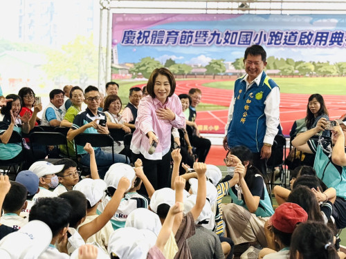 九如國小運動場嶄新啟用 學童開心「有新操場了」