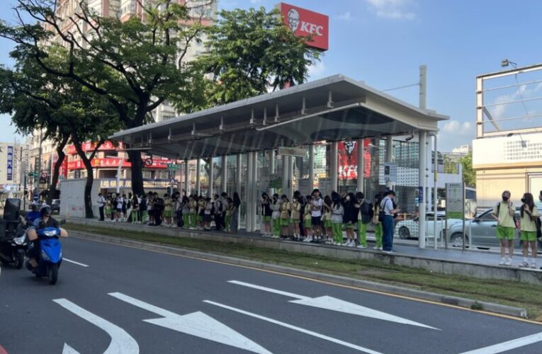 高工、樹德家商開學 學生運量年增9.1％ 高雄輕軌增開3班打點車疏運，平均班距7分鐘