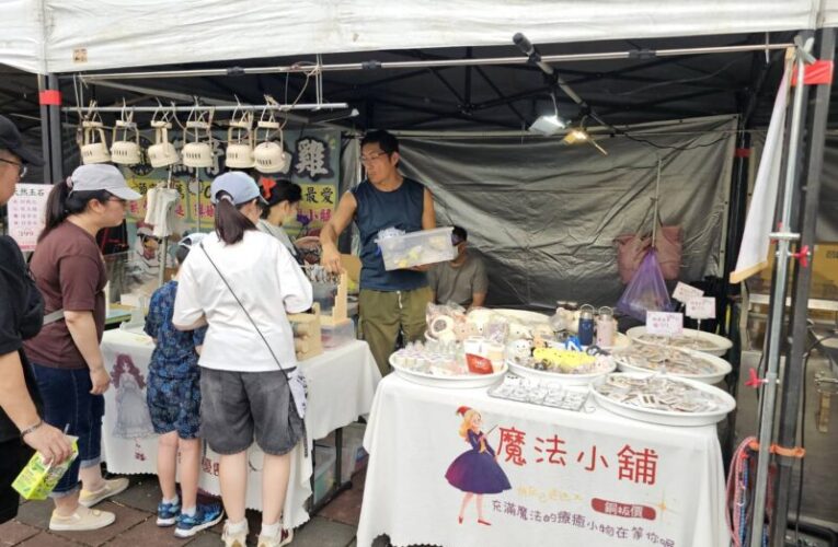 「萌趣侏羅紀燈飾 × 中秋市集」屏東千禧公園一起度過最萌、最歡樂的中秋佳節