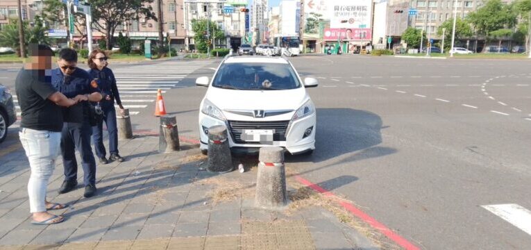 男子車撞石墩驚險一幕曝光　前鎮警查出「隔夜酒」移送法辦