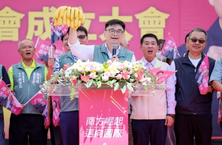 賴瑞隆旗山後援會成立！農會親送在地香蕉