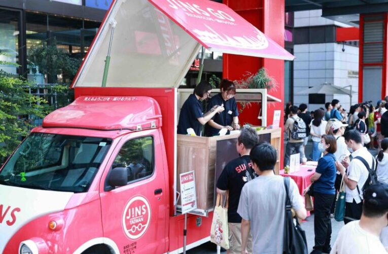 Winky對外首秀給JINS 小紅胖卡「JINS GO」公益巡迴熱烈起跑！民眾瘋搶免費墨鏡！