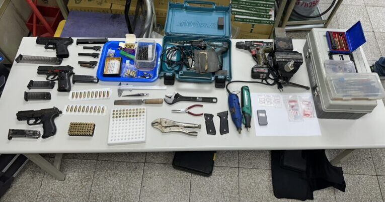 彭姓通緝犯擁槍持毒         偵二隊飛象過河逮獲