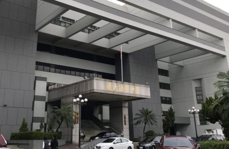 生母在五月大女嬰旁吸食毒品          法官判她一年六月徒刑