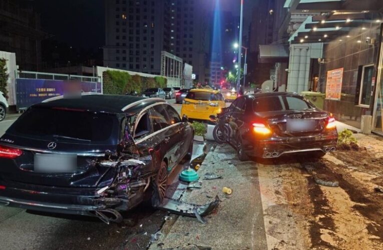 男開賓士車自撞路邊車輛           駕駛酒測超標警依法送辦