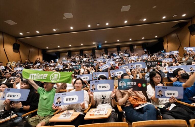 陳其邁《高雄，緊緊緊！》新書簽書會高雄登場 蔡英文、蘇貞昌現身相挺