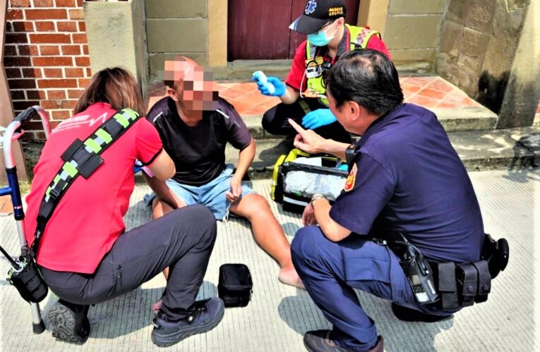 身體不適坐人行道　南門警會同救護中風男子及時送醫