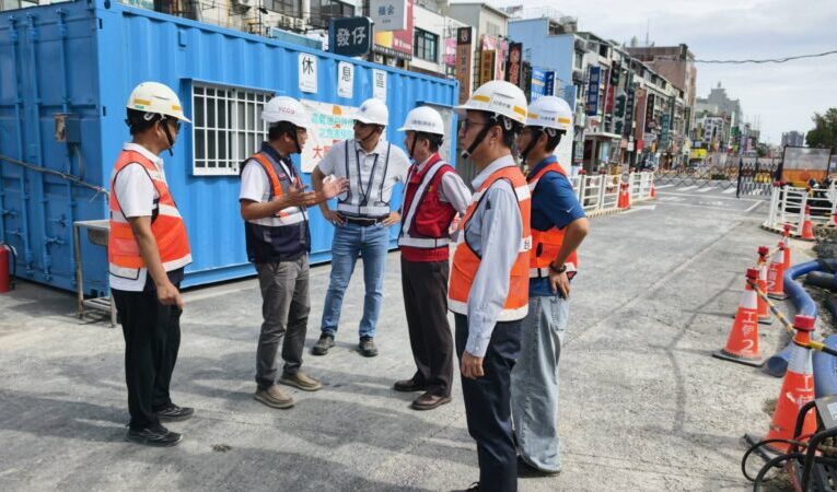 高市捷運局長吳嘉昌視察黃線、岡山工區 嚴防颱風造成災害
