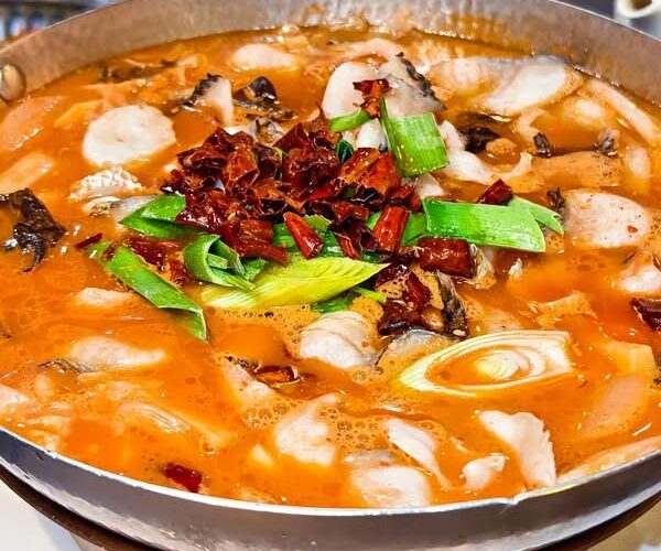 台北美食新亮點！彭園創始店「紅酸湯魚」酸辣飄香　發酵湯頭讓饕客連喝三碗停不下來