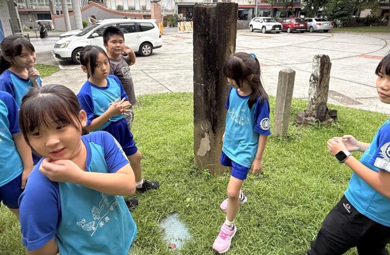 美濃國小內美濃林豐山家族題名柱
