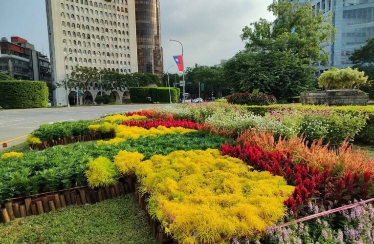 綠手指獻祝福　北市仁愛圓環1688盆花卉慶雙十