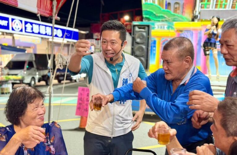 吳府千歲聖誕千秋 鍾易仲祝福所有鄉親平安順遂、闔家幸福！