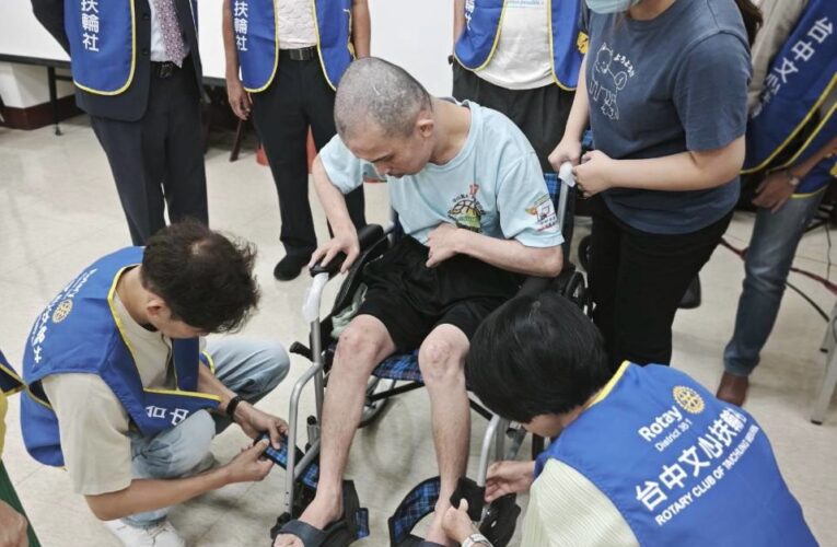 芳苑喜願家園輪椅遭海風鏽蝕　文心扶輪社捐20部解燃眉之急