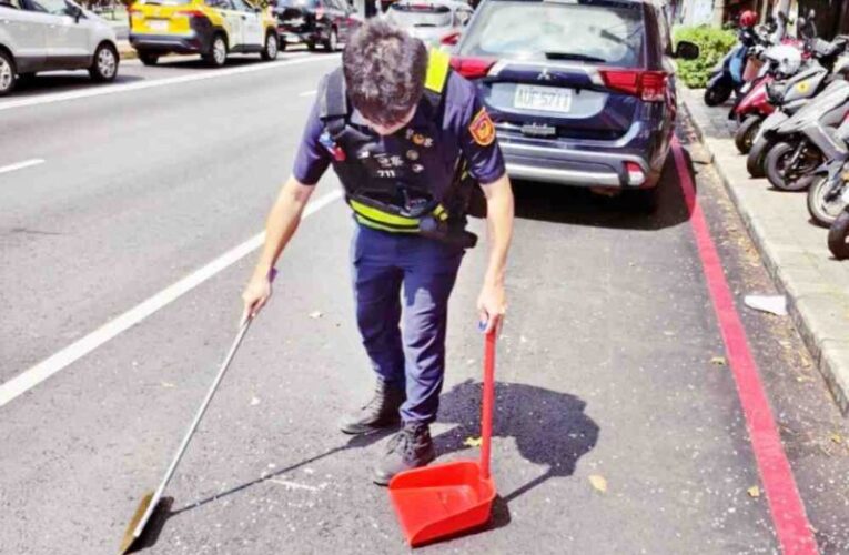 大量鉚釘散落慢車道!　竹市埔頂警攜手民眾、清潔隊清除守護用路安全