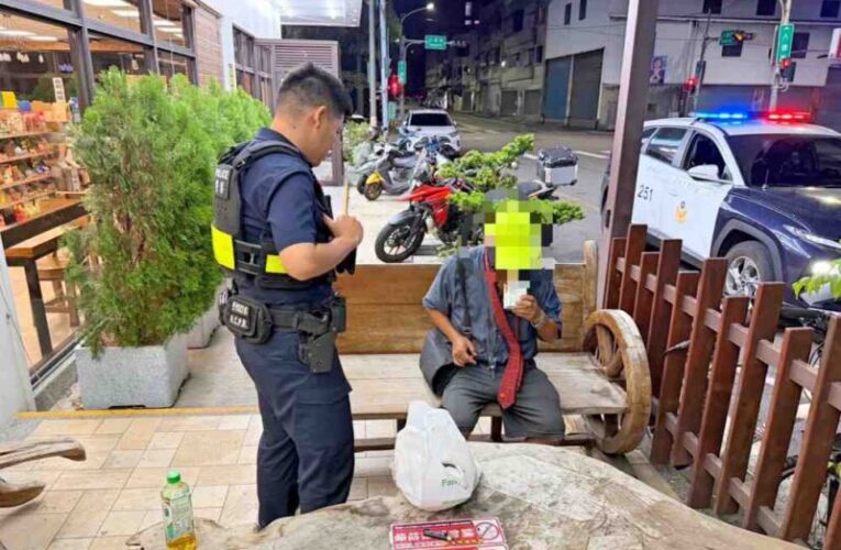 竹市東勢警巡邏驚見步履蹣跚老翁　主動供餐護送失智獨居長者安全返家