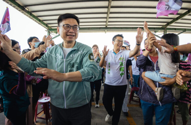 張耀中林園區競選總部成立聲勢大漲，母雞小雞全力相挺 賴瑞隆領軍站台，在地里長鄉親唯一支持