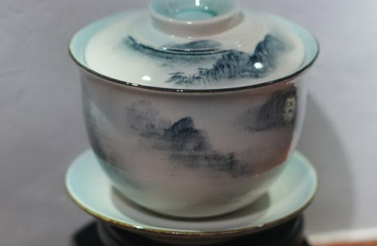 瓷載江山，器藏溫潤《入冬燉寶盞》畫作呈現文人情懷與生活意趣的獨特美感