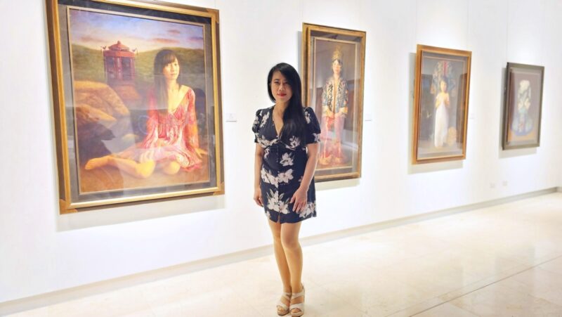 ▲美女油畫家陳香伶自即日起至9月10日在彰化縣立美術館展出「女氏物語─陳香伶油畫展」。（記者林明佑攝）
