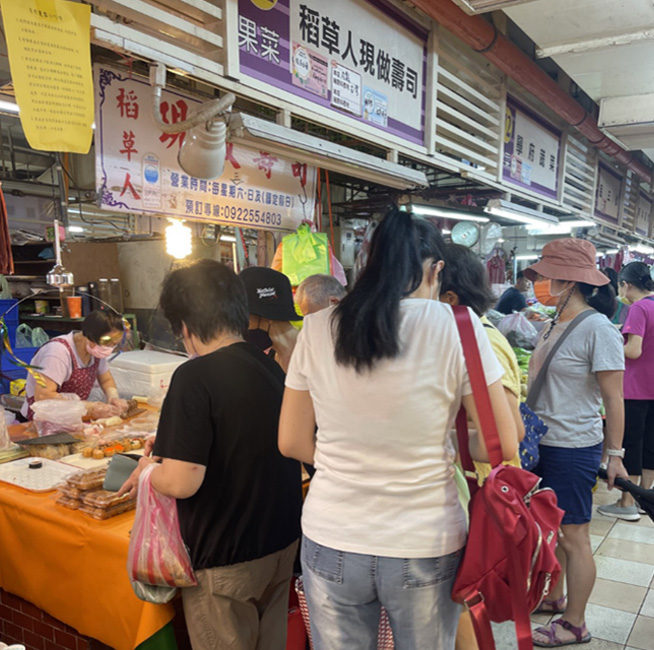 木柵市場排隊美食  稻草人壽司擋不住好滋味   讓您似尋得一份小確幸  